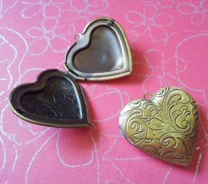 Photo Locket - Heart (Carved)
