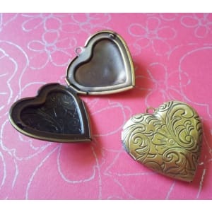 Photo Locket - Heart (Carved)