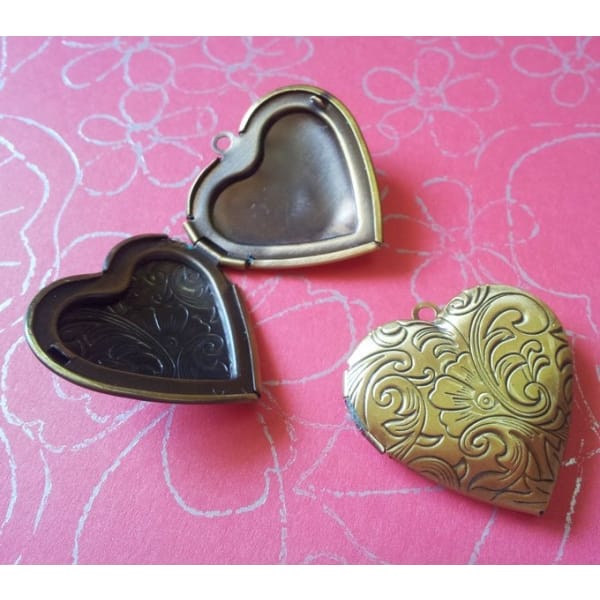 Photo Locket - Heart (Carved)