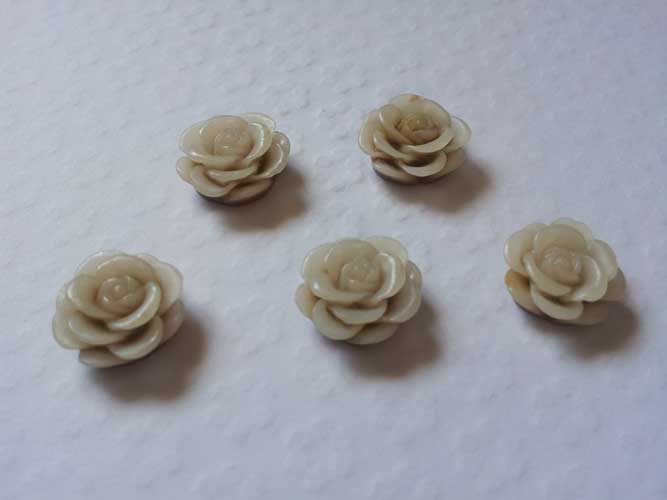 Resin Roses (1cm) - Light Brown