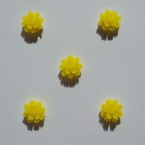 Resin Flower (1.5 cm) - Design 1 - Yellow