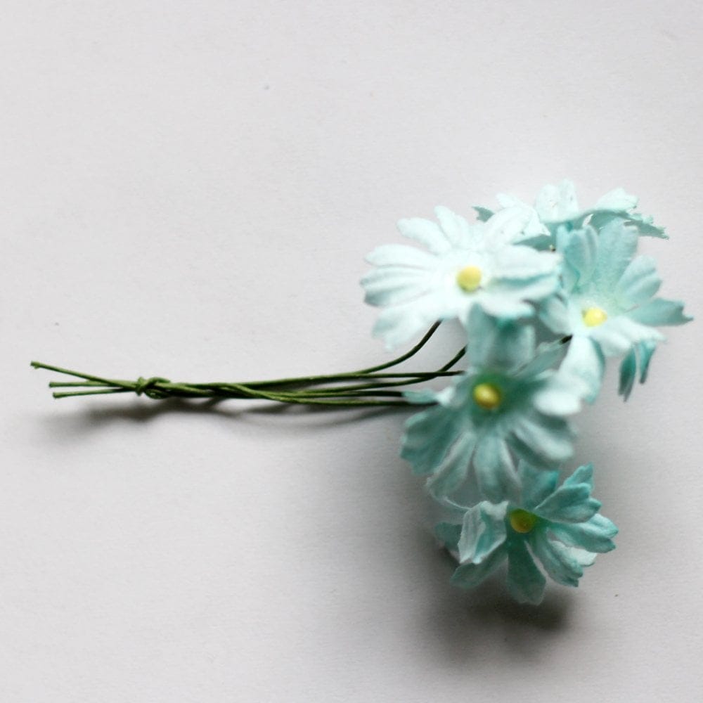 Daisies - Baby Blue camr278 Daisies - Baby Blue