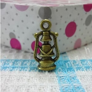 Vintage Lamp metal charms - pack of 5