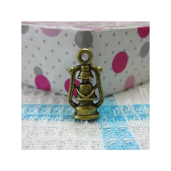 Vintage Lamp metal charms - pack of 5