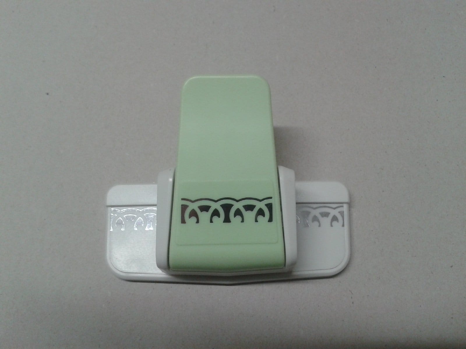 Kamei Border Punch - Lace Edge