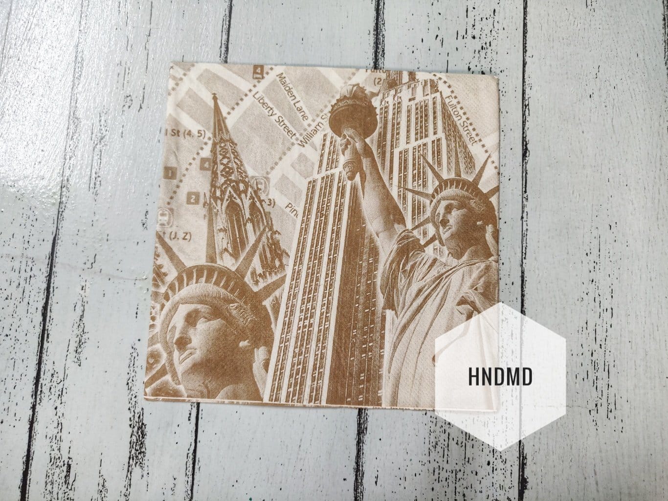 A pack of 12 by 12 inch Decoupage Napkins / Decoupage Tissues (5 pcs) - Statue of Liberty