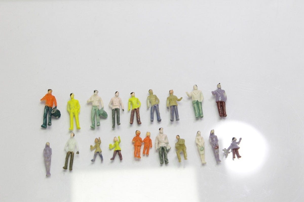 Miniatures - People (XCR-1.100) - 20 people XCR 1.100 miniatures people Miniatures - People (XCR-1.100) - 20 people