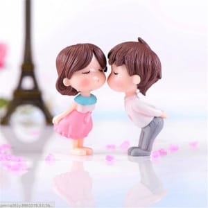 Miniatures - Boy and Girl kissing