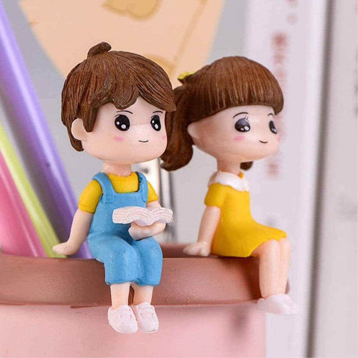 Miniatures - Boy and Girl in Sitting Posture C1020 3 C1020-3