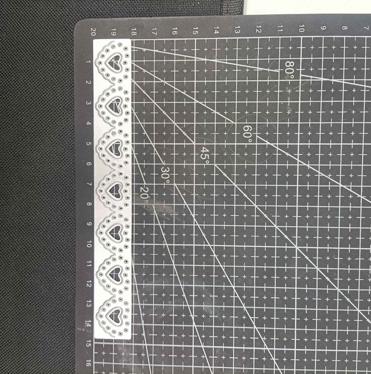 Steel Border Dies - Heart Border (LC2297)